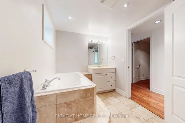 Additional image 37 of 170 Queens Ave