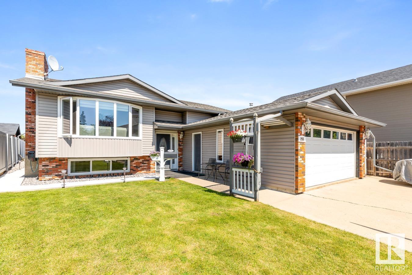 255 HUMBERSTONE RD NW|Edmonton, Alberta T5A4C5