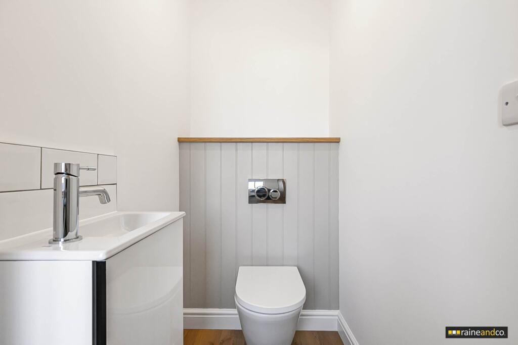 Additional image 14 of Bull Stag Green, Hatfield