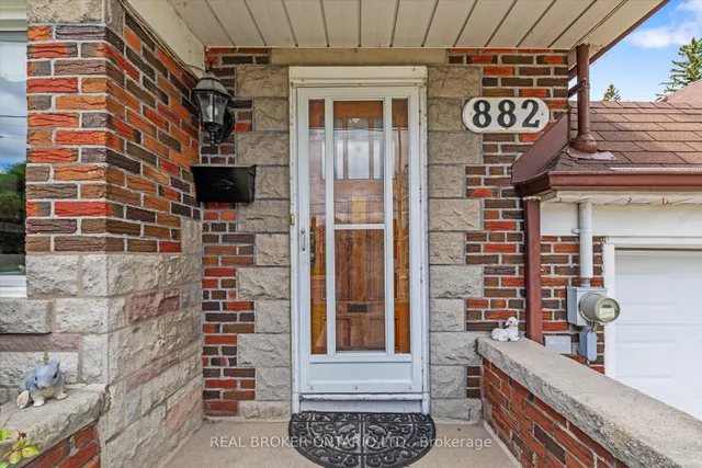 Additional image 4 of 882 Coxwell Ave