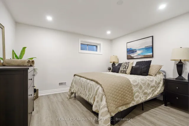 房产图片 19 - 711 MULLIN 路