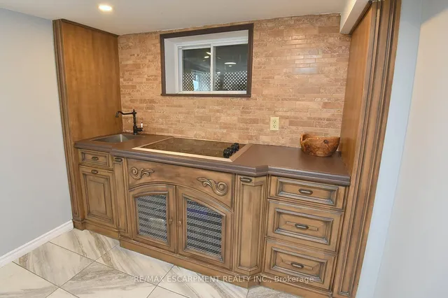 Additional image 30 of 45 Dunkirk Ave