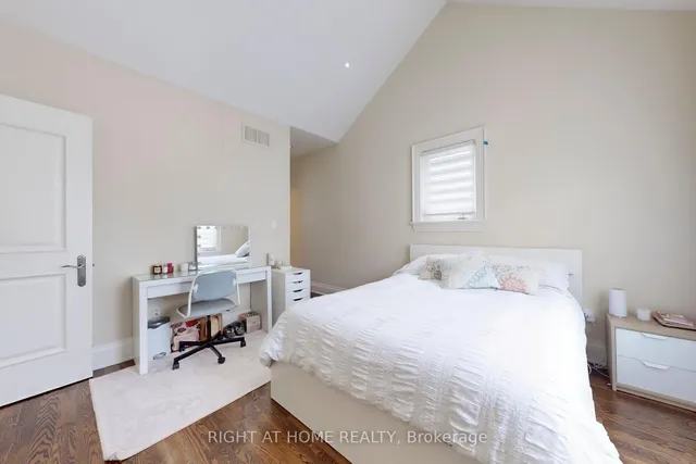 Additional image 29 of 133 Norton Ave