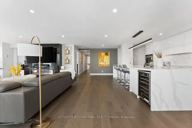 Additional image 12 of 77 Harbour Sq Unit 3208