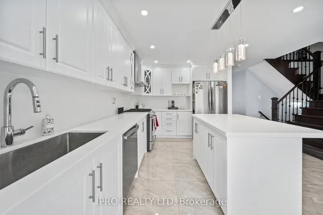 Additional image 14 of 14 Saddleback Sq