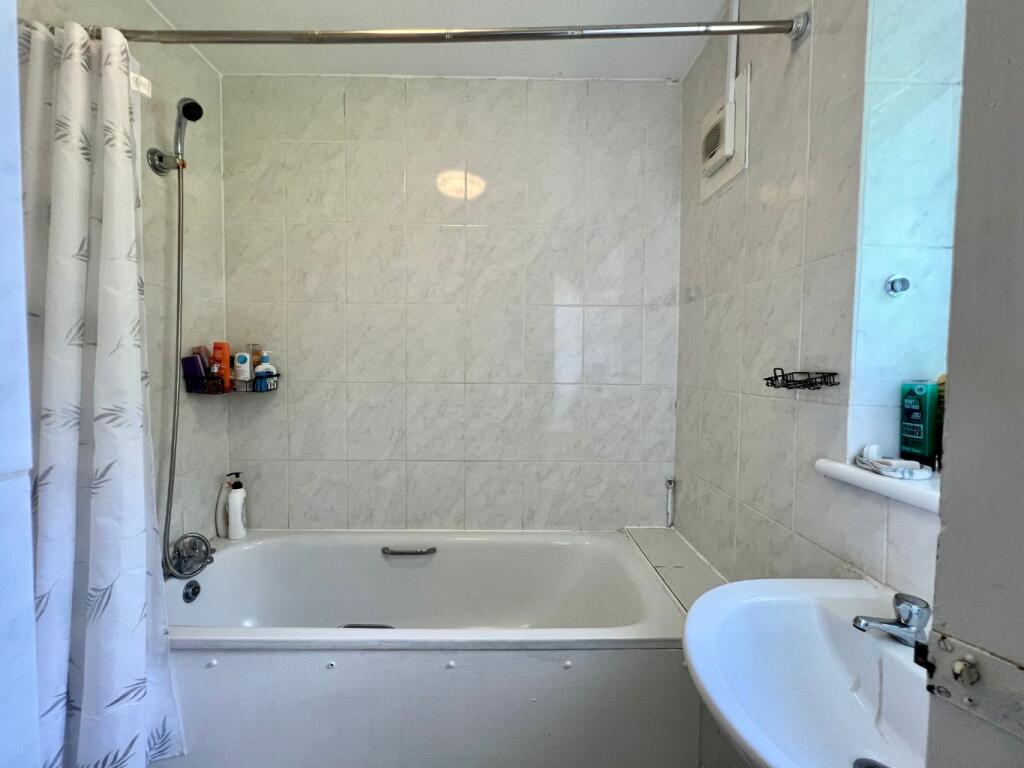 Additional image 13 of Roundfield Avenue, Harpenden, Hertfordshire, AL5