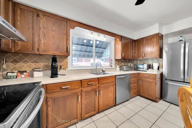 Additional image 4 of 150 Whitney Ave