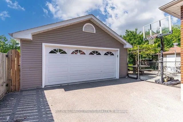 Additional image 28 of 74 Roberta Dr