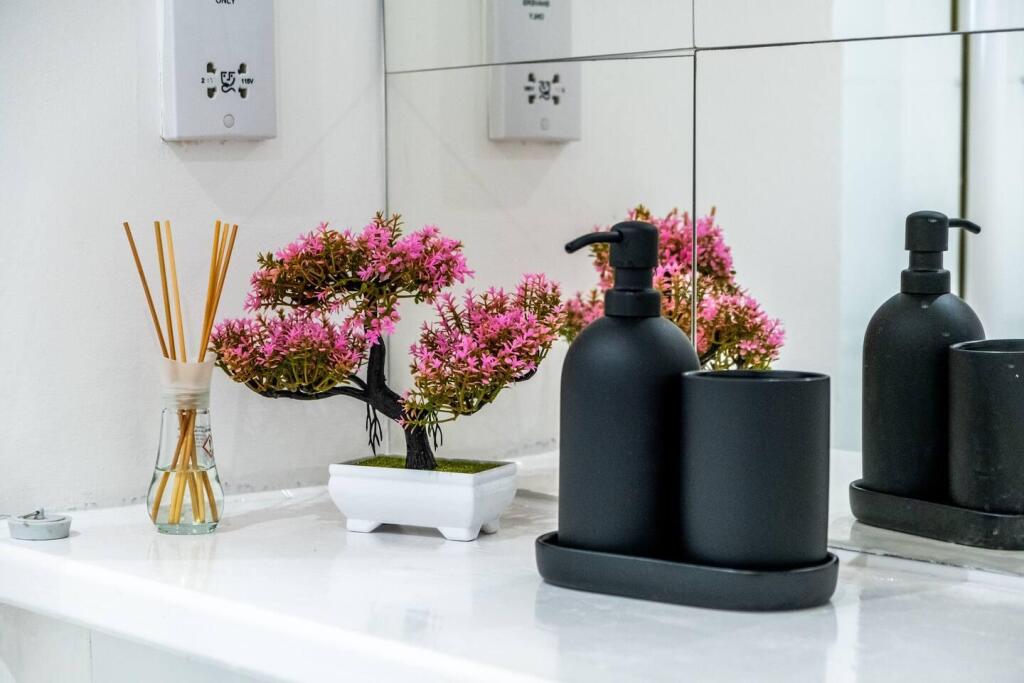 Additional image 13 of 165 Granville Street