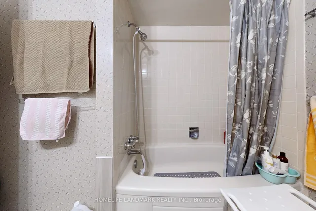 Additional image 35 of 32 L'amoreaux Dr