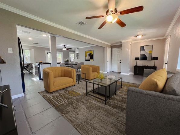11106 Sagevalley Dr N, Houston, TX 77089