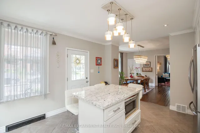 Additional image 12 of 167 NAPIER St