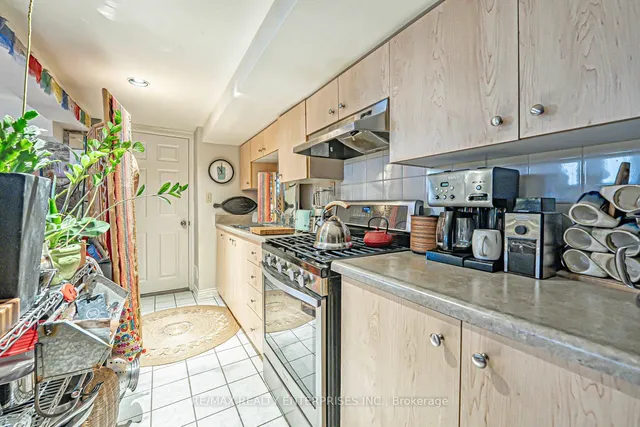 Additional image 34 of 914 Dovercourt Rd