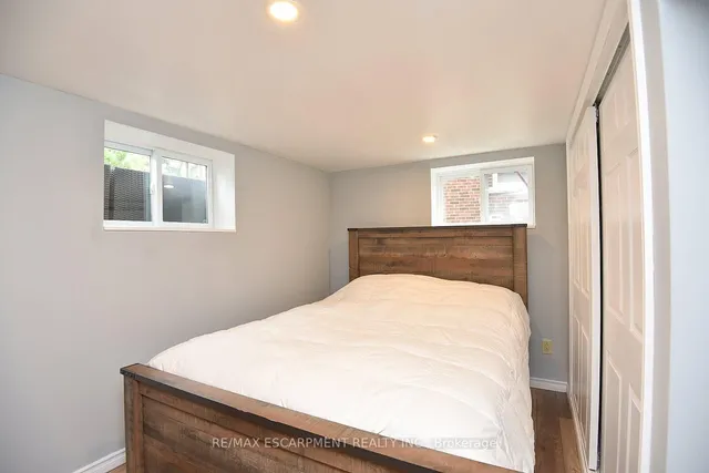 Additional image 33 of 45 Dunkirk Ave