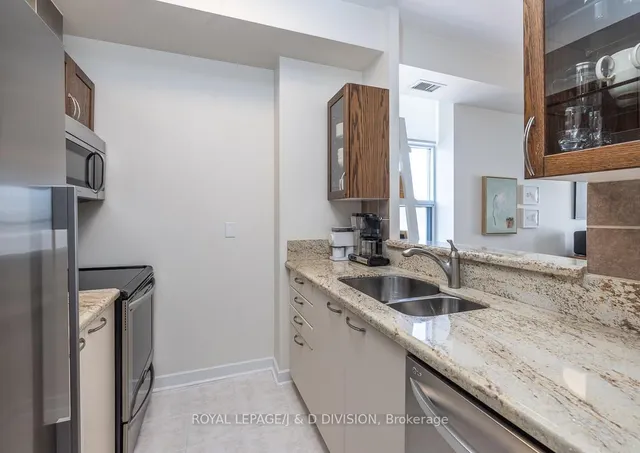 Additional image 8 of 438 Richmond St Unit 610