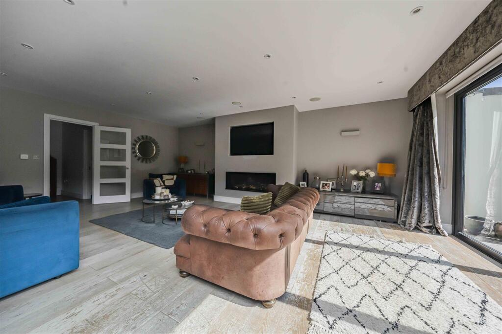 Additional image 4 of Bucknalls Drive, Bricket Wood, St. Albans