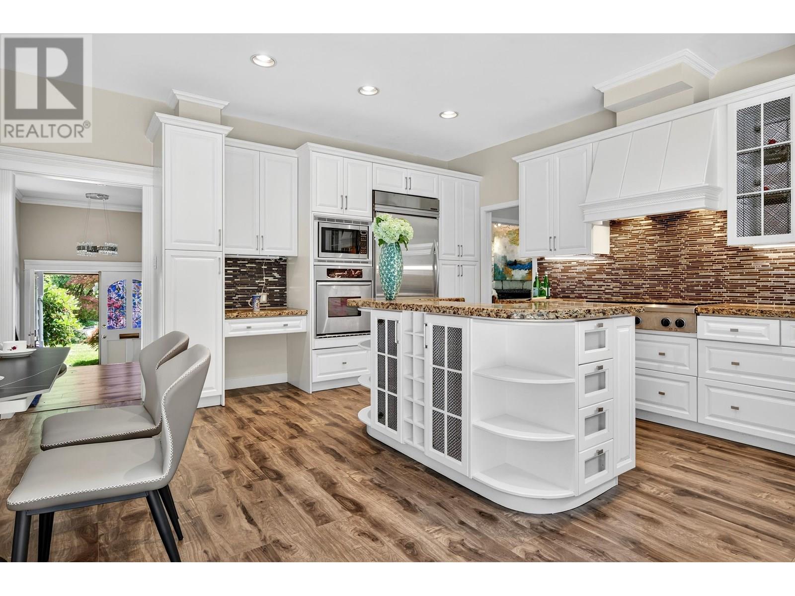 2453 PHILLIPS PLACE|Burnaby, British Columbia V5A2W1