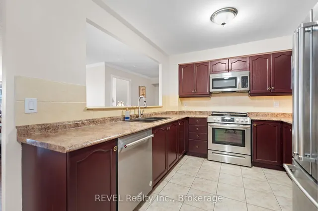 Additional image 7 of 442 Maple Ave Unit 905