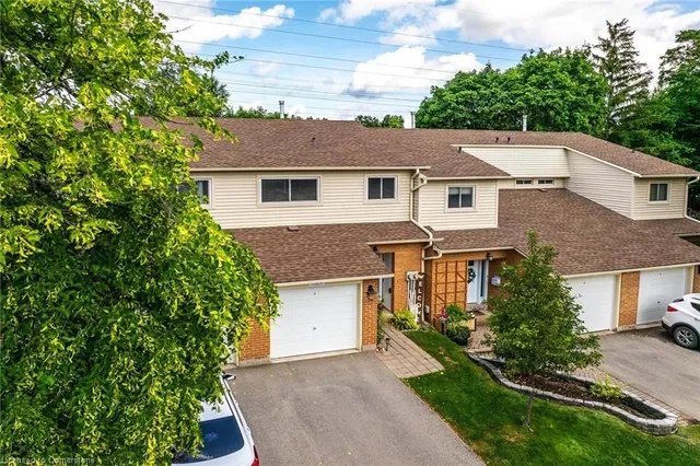 Additional image 2 of 1550 Newlands Cres Unit 11