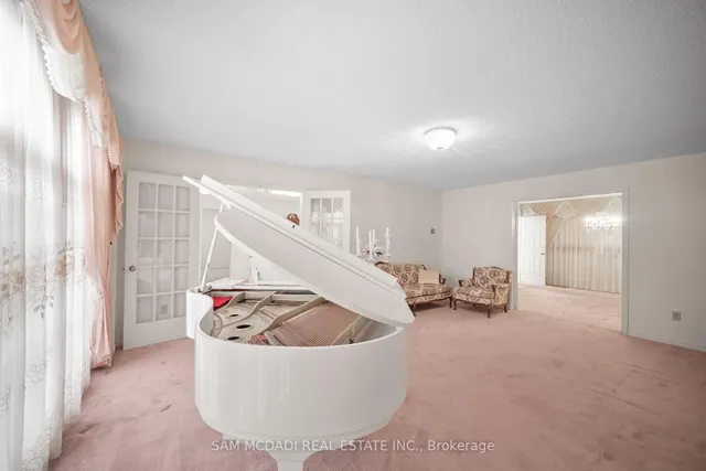 Additional image 6 of 7 Vogue Cres