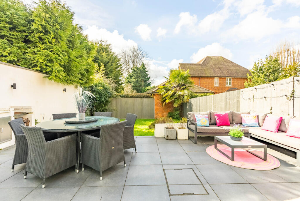 Additional image 25 of St. Andrews Drive, St. Albans, Hertfordshire, AL1