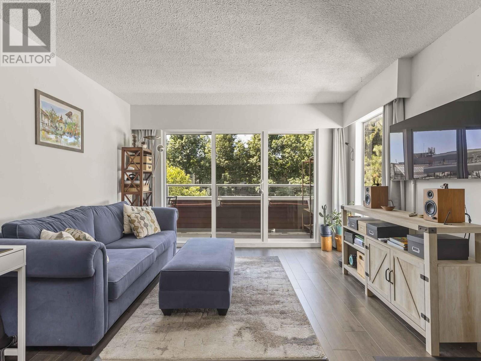 401 250 W 1 STREET|North Vancouver, British Columbia V7M1B4