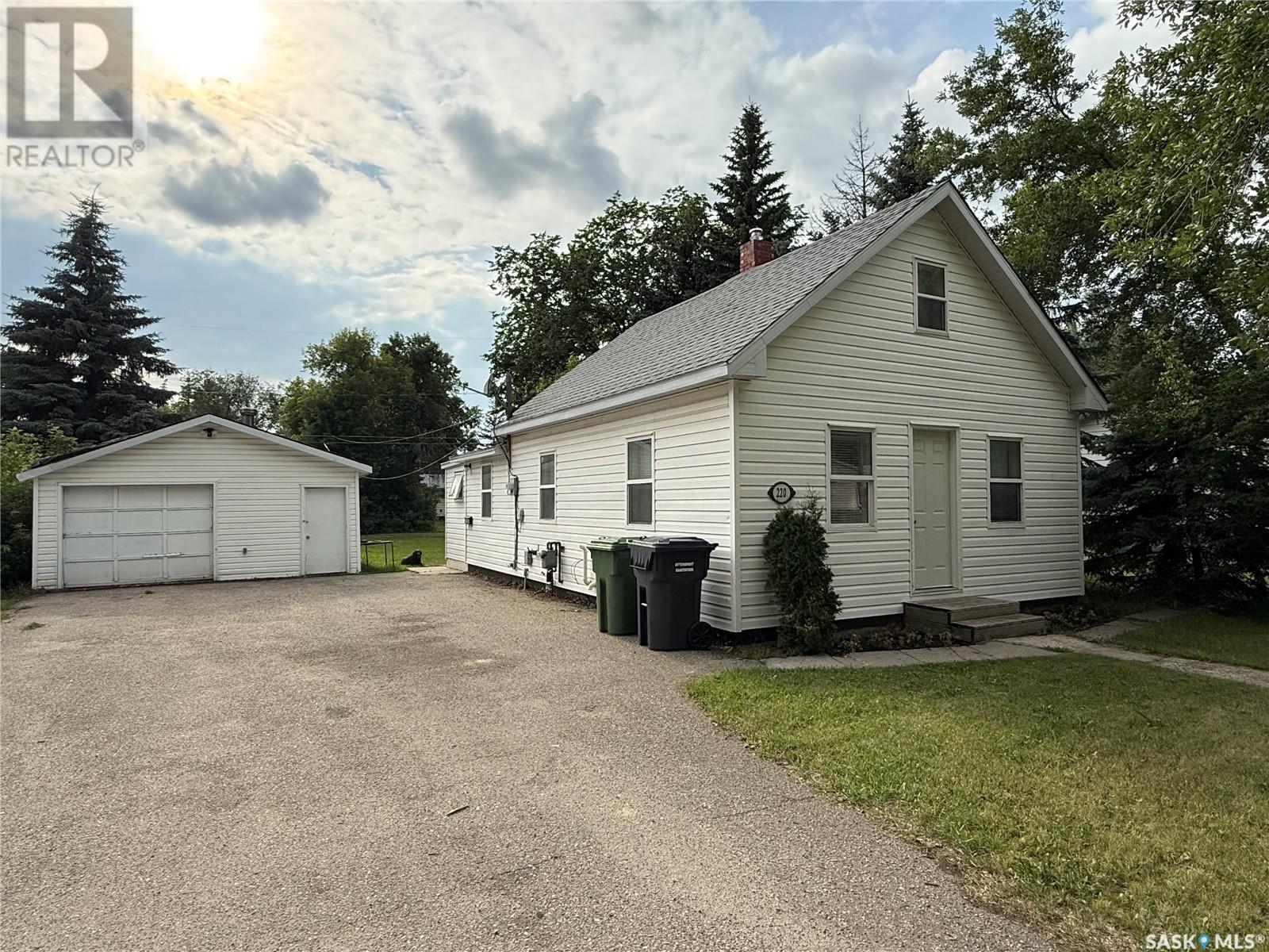 Property image for 220 Maple AVENUE|Yorkton, Saskatchewan S3N1W5