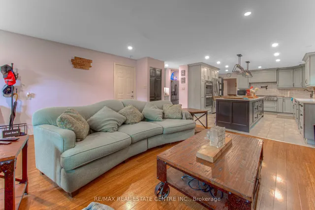 Additional image 10 of 310 Cavendish Dr