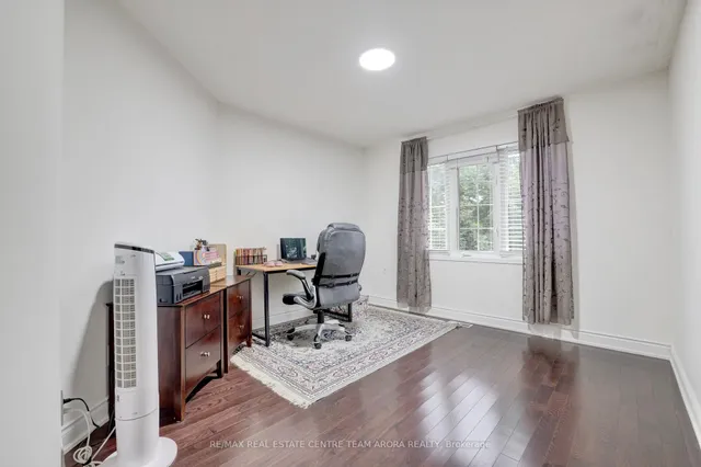 Additional image 36 of 329 Brisdale Dr