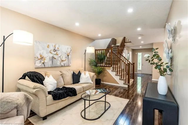 Additional image 8 of 584 Commonwealth Cres