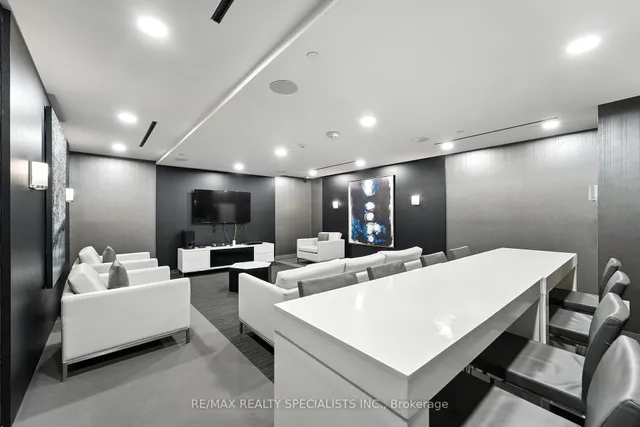 Additional image 29 of 51 East Liberty St Unit 401