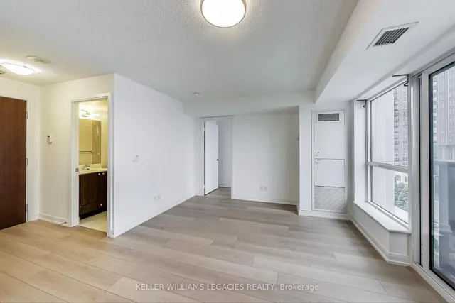 Additional image 3 of 181 Village Green Sq Unit 719