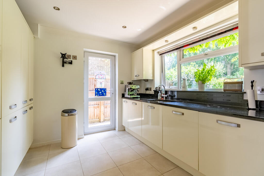 Additional image 13 of Aldwickbury Crescent, Harpenden, Hertfordshire, AL5