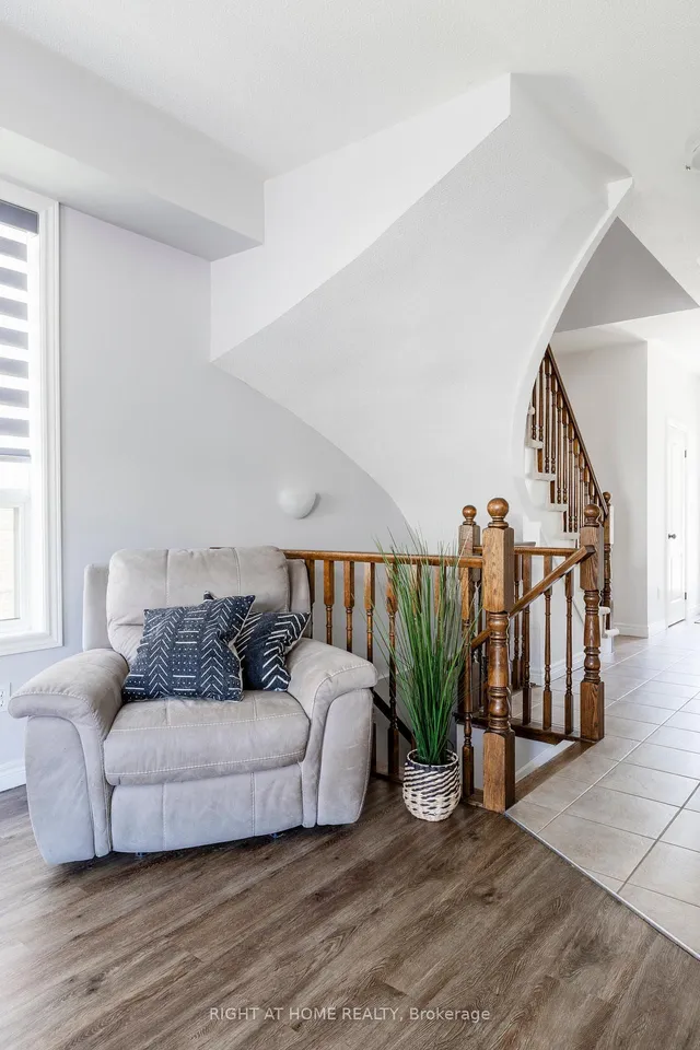 Additional image 16 of 56 Marina Point Cres