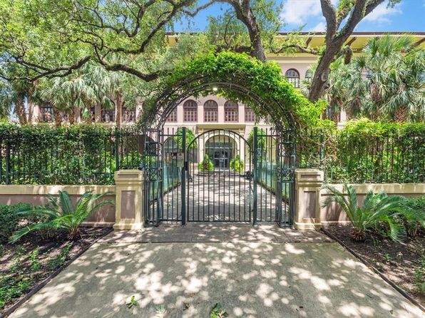 2700 Albany St APT 3A, Houston, TX 77006