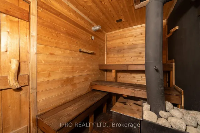 Additional image 34 of 365 Silverthorn Ave