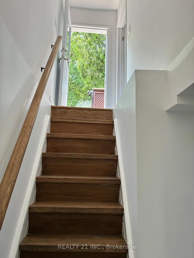 Additional image 27 of 92 King Edward Ave Ave