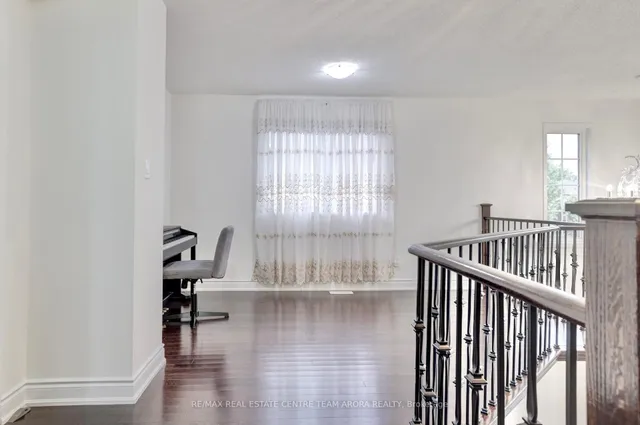 Additional image 38 of 329 Brisdale Dr