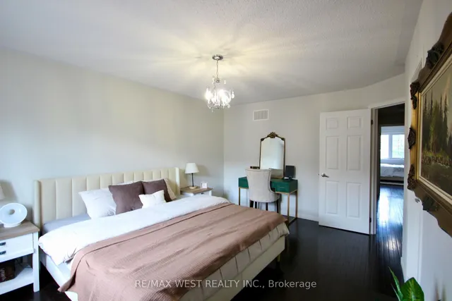 Additional image 27 of 57 Utopia Way