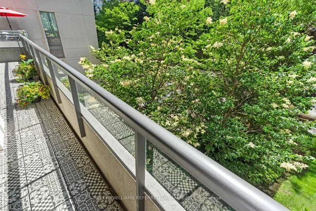 Additional image 30 of 35 Hollywood Ave Unit 211