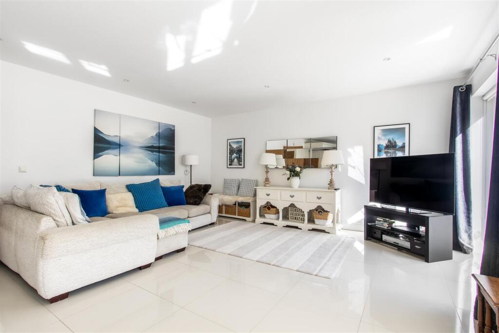 Additional image 27 of Georges Wood Road, Brookmans Park