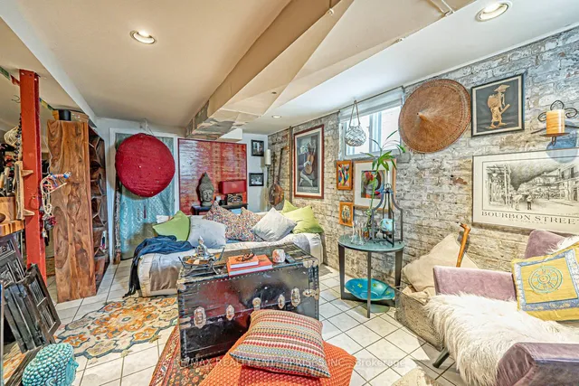 Additional image 33 of 914 Dovercourt Rd