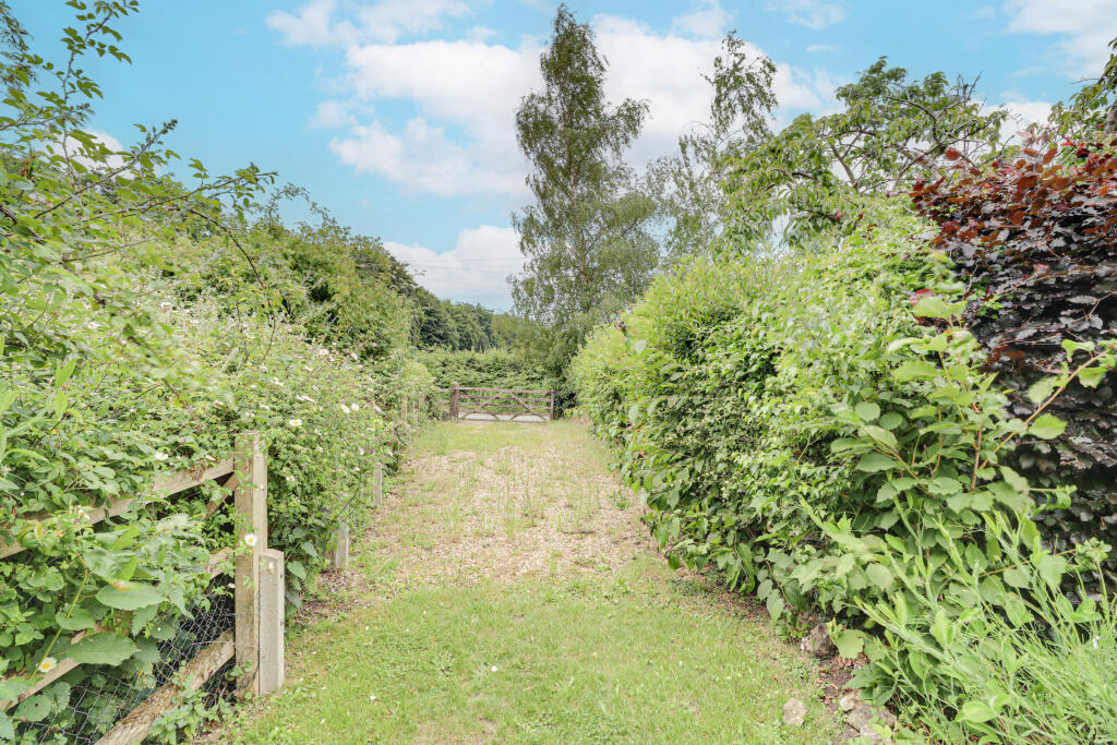 Additional image 21 of Apps Pond, Appspond Lane, Potters Crouch, AL2