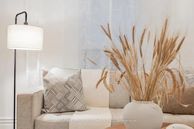 Additional image 25 of 2398 St Clair Ave