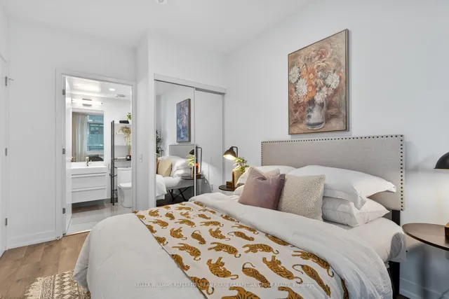 Additional image 28 of 39 Roehampton Ave Unit 408