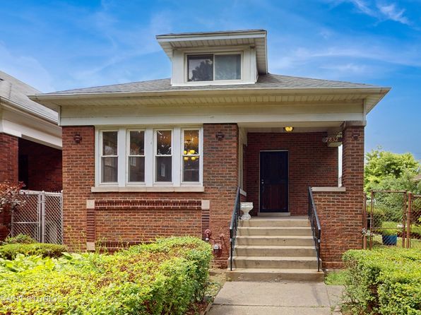 7832 S Paxton Ave, Chicago, IL 60649