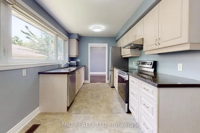 Additional image 10 of 22 Royal Doulton Dr