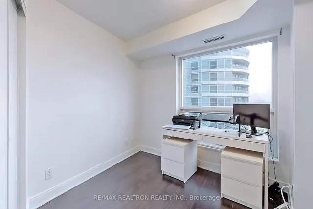 Additional image 44 of 125 Village Green Sq Unit 911