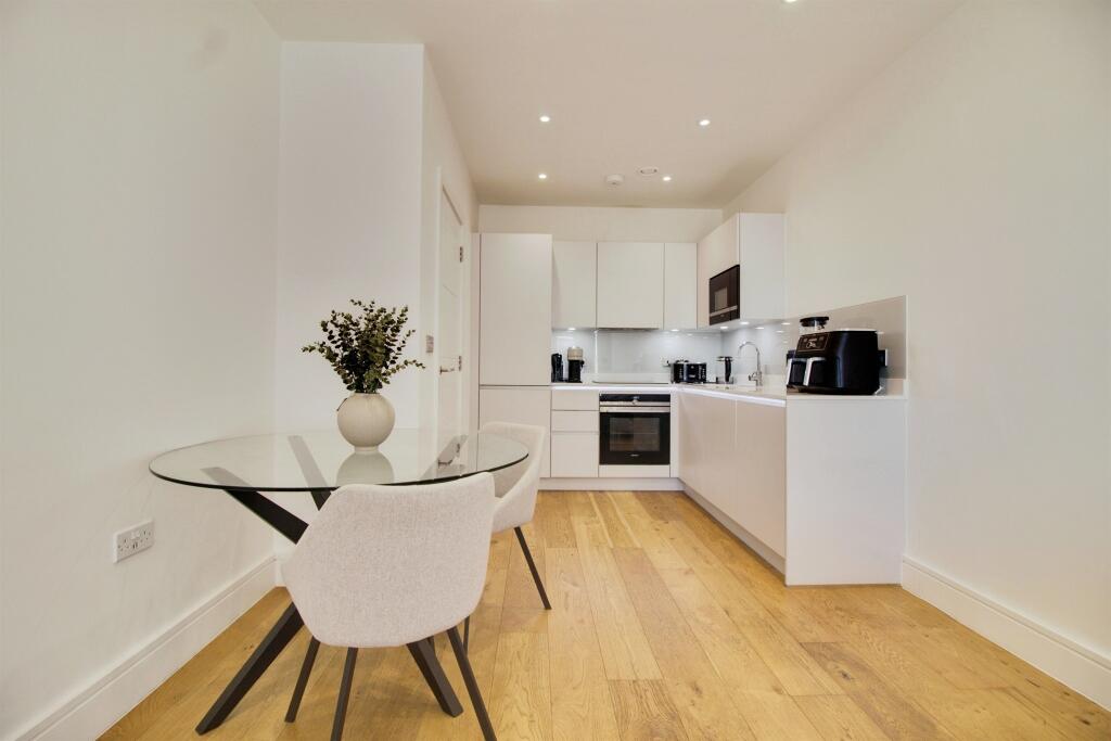 Additional image 5 of Broadwater Road, Welwyn Garden City