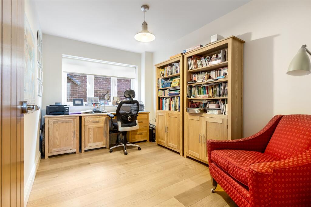 Additional image 7 of Georges Wood Road, Brookmans Park